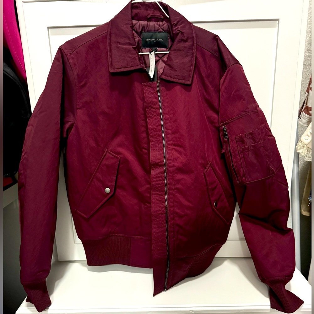 Brand new with tags banana republic bomber jacket maroon color. Great for Fall!